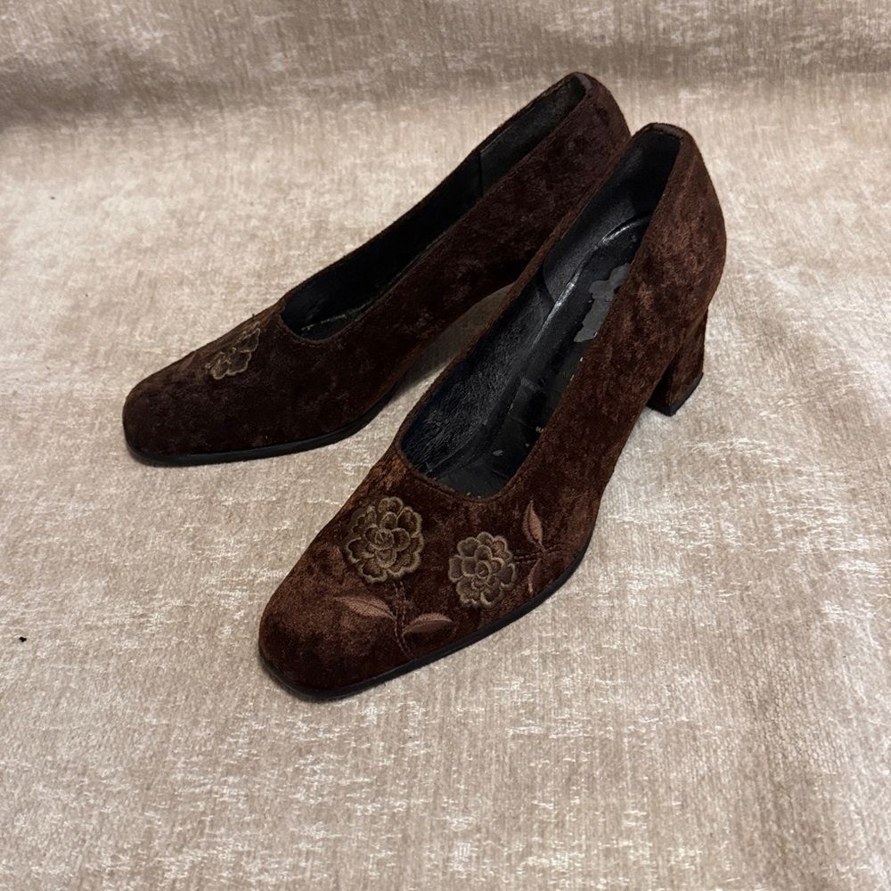 Vintage PRET-A Porter Suede Square Toe Block Heel Pumps-